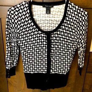 XS WHBM Women’s Black and White Crop Sweater